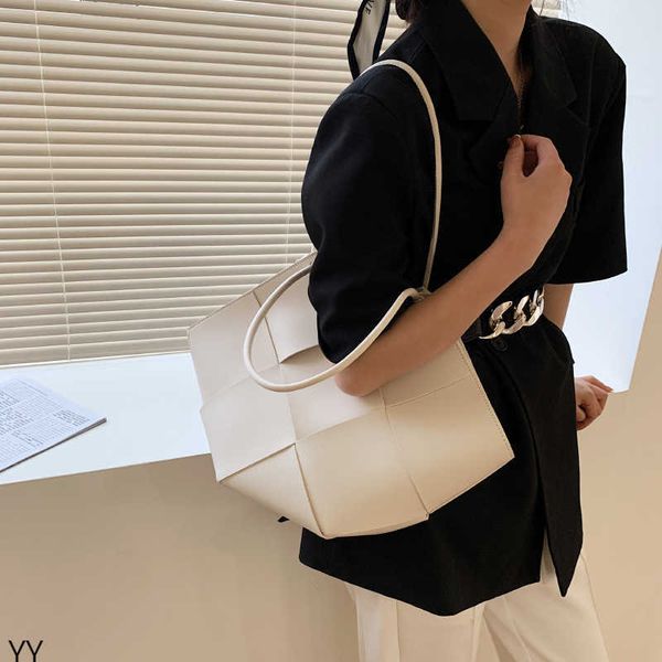 

bottess bag venetas fashion french commuter to work niche design fashion large capacity woven portable women's one shoulder underarm ve