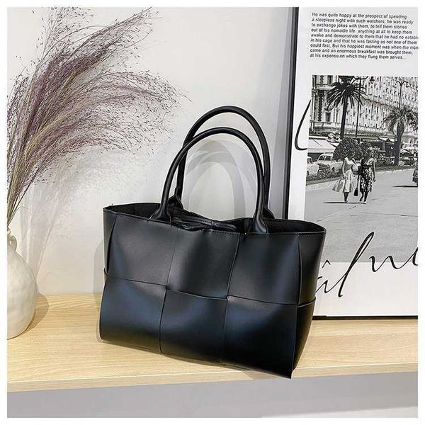 

fashion bag designer bottess venetas's 2022 new woven small hand carrying net red fashion portable messenger korean women's