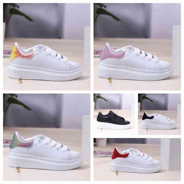 

2022 kids shoes for boys girls fashion reflective black white children outdoor jogging footwear thick-soled flat height increasing my queen