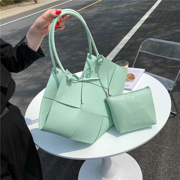 

bottess bag venetas fashion 2022 spring and summer new fashion woven large capacity child mother portable shoulder foreign air tote armpit