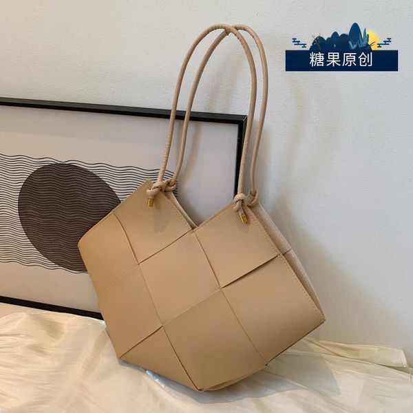 

bottess bag venetas fashion leisure large women's summer new fashion net red hand bill of lading shoulder foreign style versatile tote