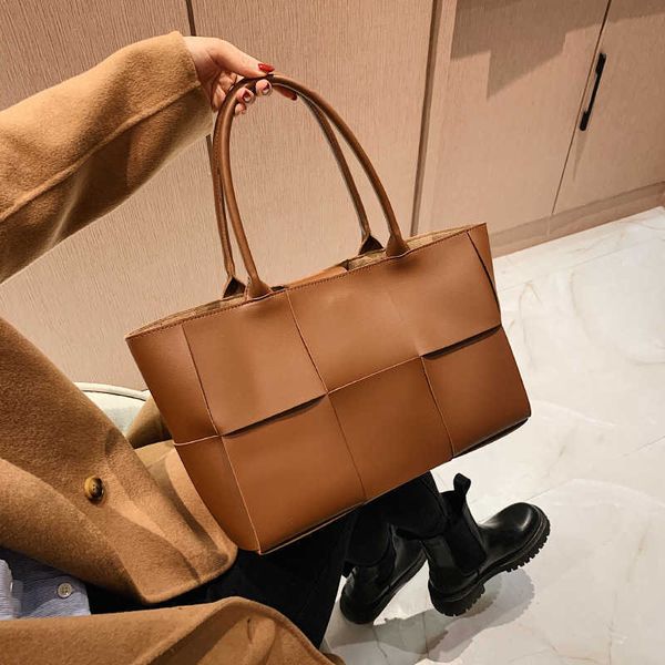 

fashion bag designer bottess venetas's 2022 new texture women's hand woven splicing trend tote large capacity portable shoulder