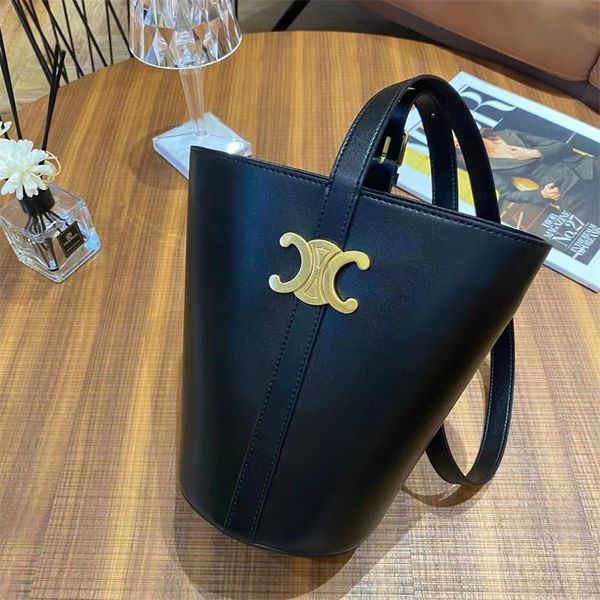 

autumn and winter 2023 handbill shoulder bag messenger bag new calfskin lisa bucket bag