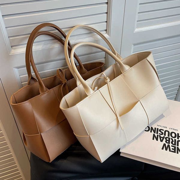 

fashion bag designer bottess venetas's woven women's large capacity 2022 new minority high sense hand bill of lading shoulder vers