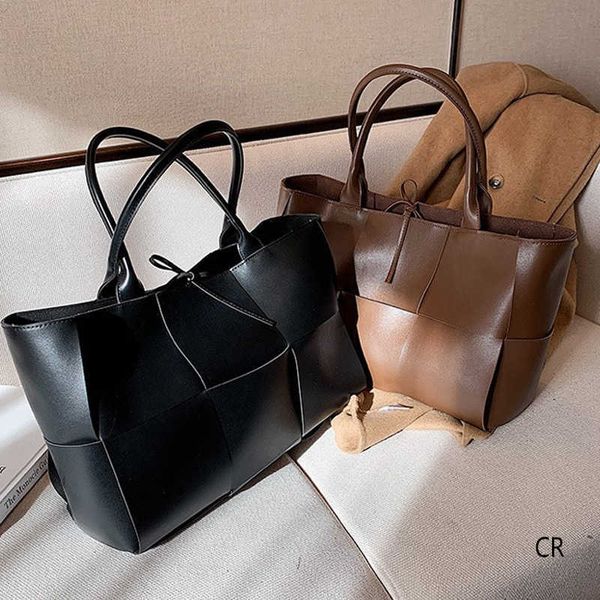 

fashion bag designer bottess venetas's large capacity women's texture autumn and winter simple fashion commuting lattice brown sho
