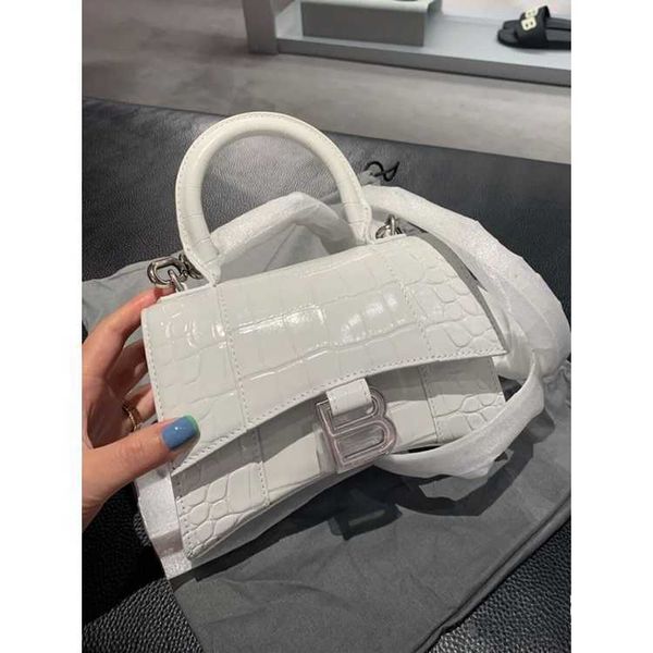 

high end texture bag women 2022 style autumn winter niche design one shoulder messenger handbag hourglass fe
