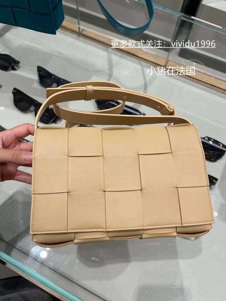 

leather bottegas bag venetas knotted designer handbag cassette pillow bag small square woven one shoulder qi weitong original quality fashio