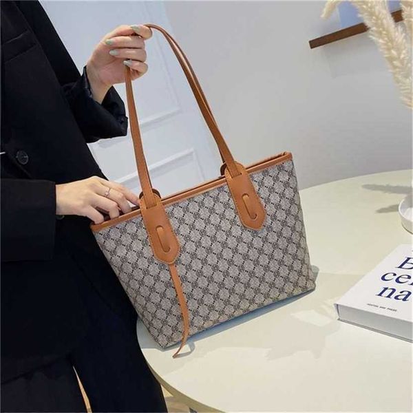 

60% off 2023 designer bag women's autumn large capacity printed portable tote simple texture versatile