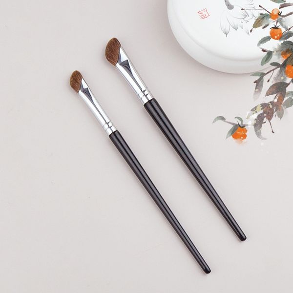 

Perfect Angled Eye Shading Makeup Brushes - Eyeshadow Blending Cosmetcis Beauty Tool, Unique angled shadow brush