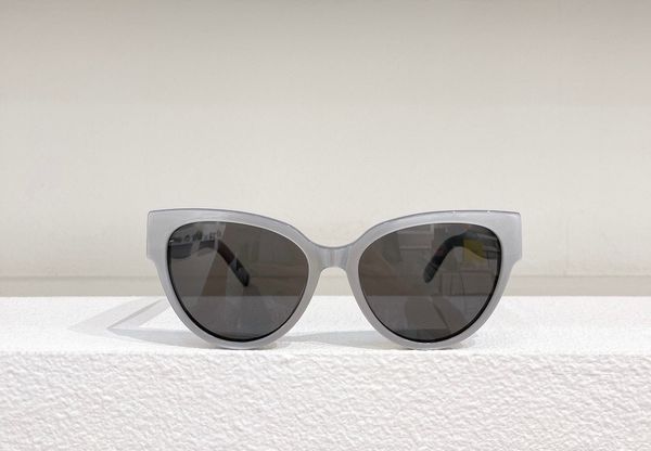 

womens sunglasses for women men sun glasses mens 0050 fashion style protects eyes uv400 lens with random box, White;black