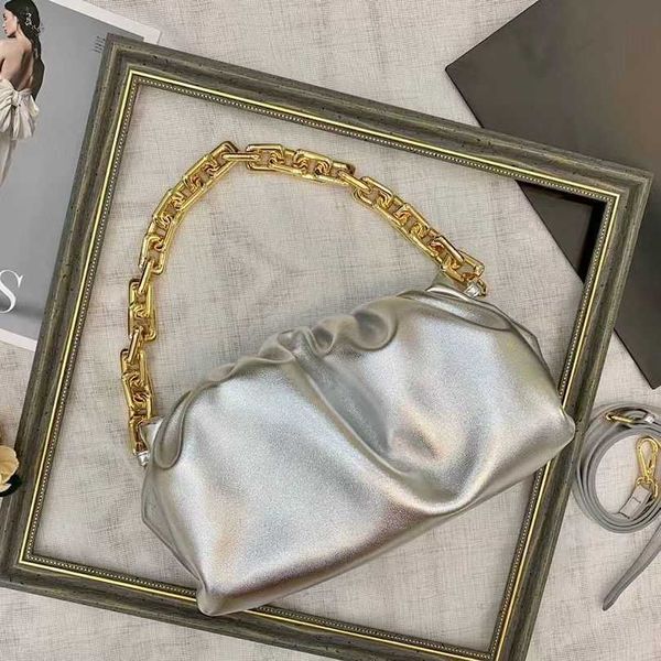

handbags designer bottess bag women's venetas modern popular thi metal chain cloud pa age silver 31 20 11cm 3022 have a logo
