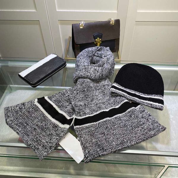 

Designer Scarf Winter Hat Elegant Ring Scarves Fashion Warm Caps for Man Women 5 Colors