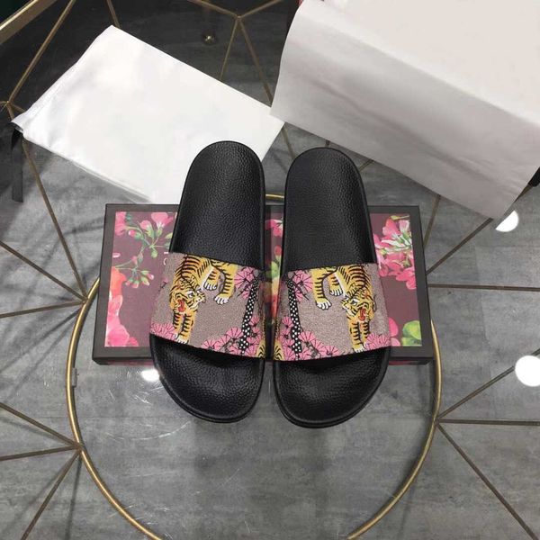 

mens designers slides womens slippers fashion luxurys floral slipper leather rubber flats sandals summer beach shoes loafers gear bottoms ta, Black