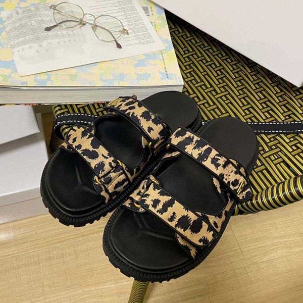 

woman slippers sandals slipper slides black fashion beach thick bottom classic pattern platform alphabet lady leather silver