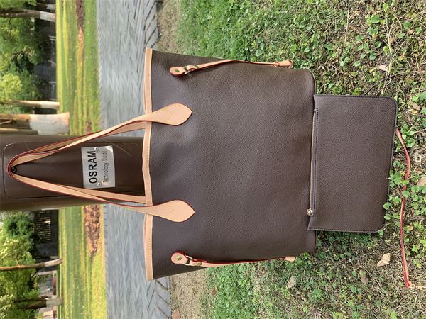 

2022 new chain shoulder crossed postman bag designer bag handbag is a backpack woman