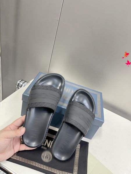 

2023 designer women slides sandal flat mule slipper womens beach slides rubber soles summer flip flops with box -m079, Black