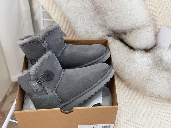 

designer boots women's snow boots in autumn and winter outdoor home warm button wool short boot 35-40, Black