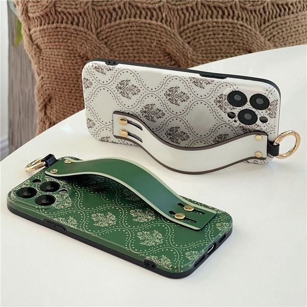 

iphone 14 case chain luxury designer phone cases for iphone 14promax 14pro 14plus brand phonecases 12 11 13 x xs xr retor white g letter