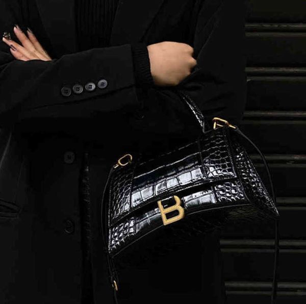 

designer shoulder balencaigass bags bag star same female 2022 fashion versatile family hourglass crocodile character messenger