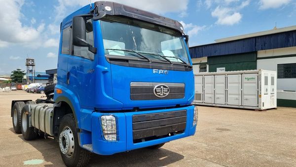 

faw tractor j5p 380hp diesel tractor head 6x4 model ca4258p2k2t1a80 this tyep of truck on ground in nigeria one unit amount is 49640 dollars