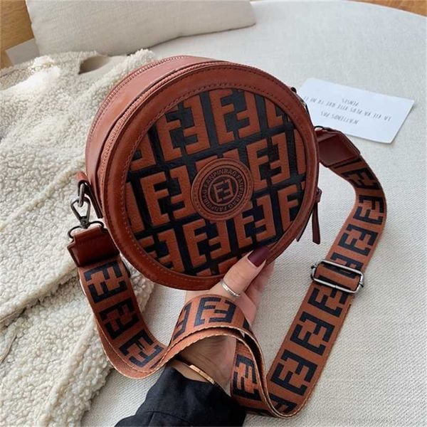 

70% off 2023 designer bag female net red foreign temperament hand single messenger small round