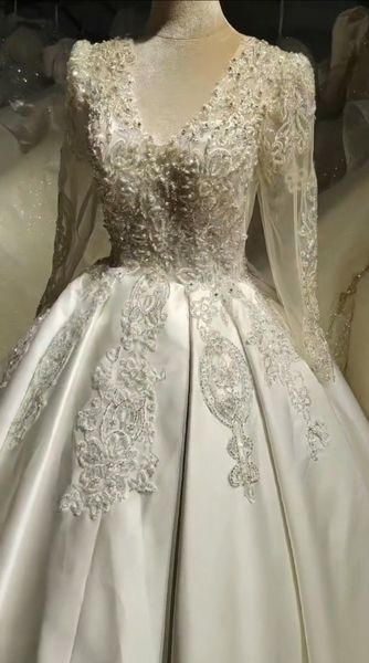 

2023 new floor length pattern long sleeves dress beads and pearls decoration luxury elegant wedding gowns super draped and pastels tiers cry, White
