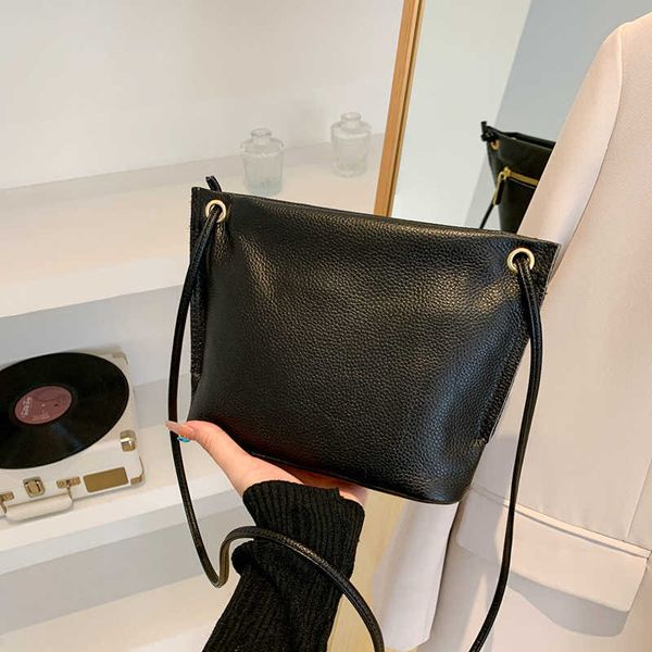 

22 lychee grain leather cowhide leisure bag urban simple lazy style one shoulder diagonal bucket, Silver