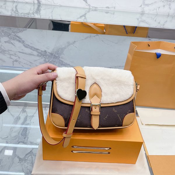 

evening bags shoulder bags luxurys designers bag women handbag lady wallet simple versatile leisure metal locks letter leather solid leather