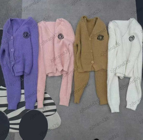 

cardigans sweater woman chest logo short knit cardigan single button v neck front slit designer knitwear fashion girl style autumn winter wo, White;black