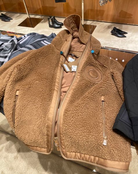 

2022 autumn and winter luxury brand mens jacket highquality plush khaki coat us size loose version of the r jacket, Black;brown