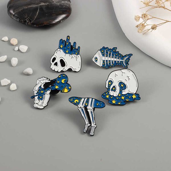 

star moon planet cosmic skull series emblem cosmic fashion trend skull brooch in the palm, Gray