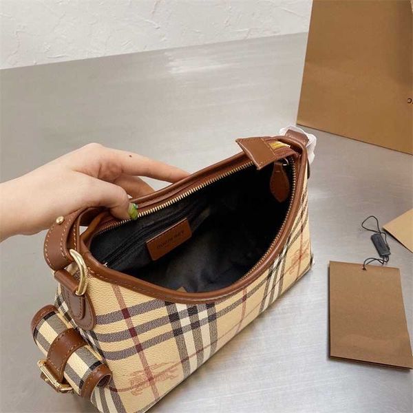 

burbrerys bags designer handbag 2022 spring and summer fashion versatile war horse lattice underarm