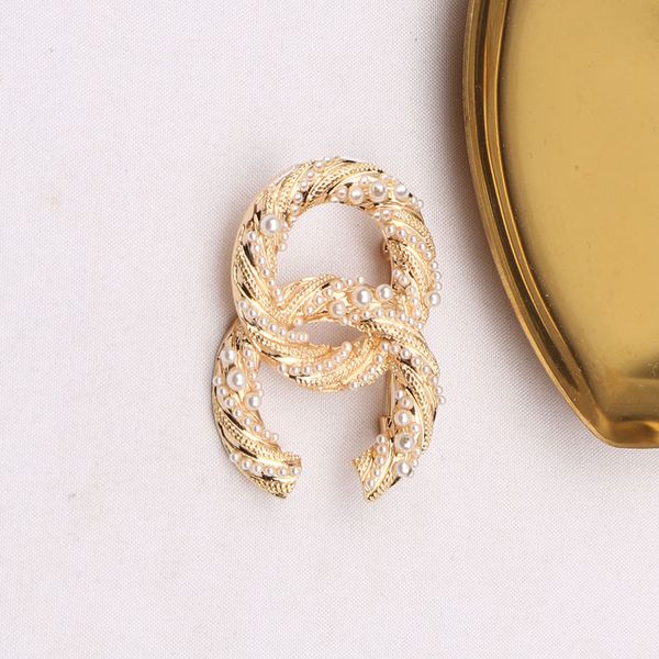 

luxury designer 18k gold plated imitation pearl brooches fashion mens womens brand double letter-c brooche sweater suit brought pin clothing, Gray