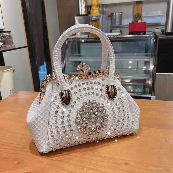 

2022 luxury fashion diamonds bags women handbag leather design retro clip rhinestone bag portable shoulder messenger bags