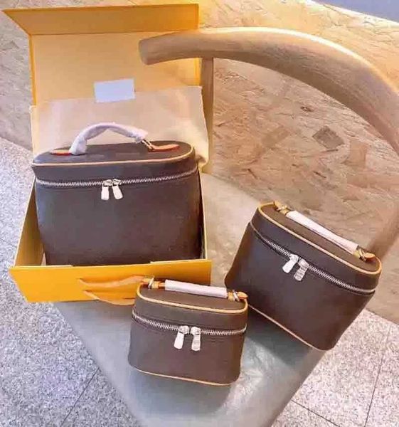 

2022 lady cosmetic bags fashion makeup bag women designers toiletry travel pouch ladies purses handbags