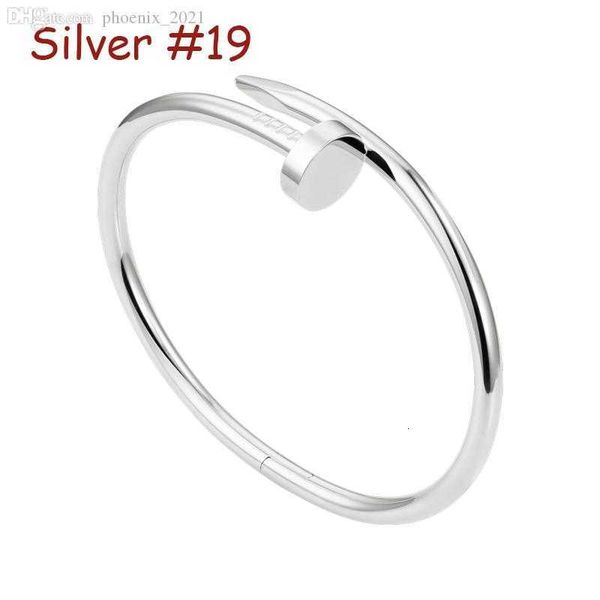 Silver # 19 (bracelet à ongles)