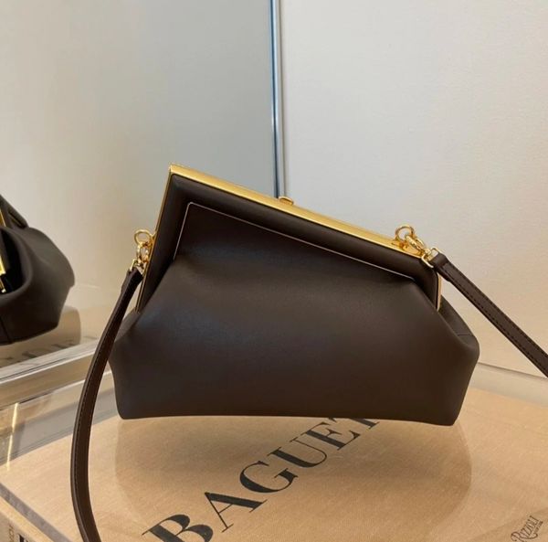 

luxury fend clutch first shoulder bags designer women's men handbag wallet classic handbags fashion with shoulder strap 2022