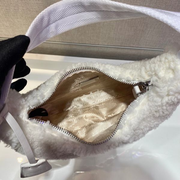 

2022 designer luxury plush handbag underarm bag white explosion and dust bag 0417