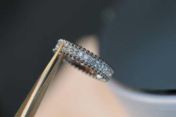 

v gold material luxury quality charm thin punk band rings with diamond in platinum color have box stamp ps7364a, Silver