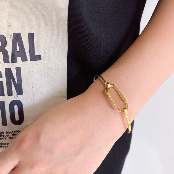 

charming fashion design bangle exquisite new brand exclusive boutique bracelet lightweight simple design female designer style campus couple, Black