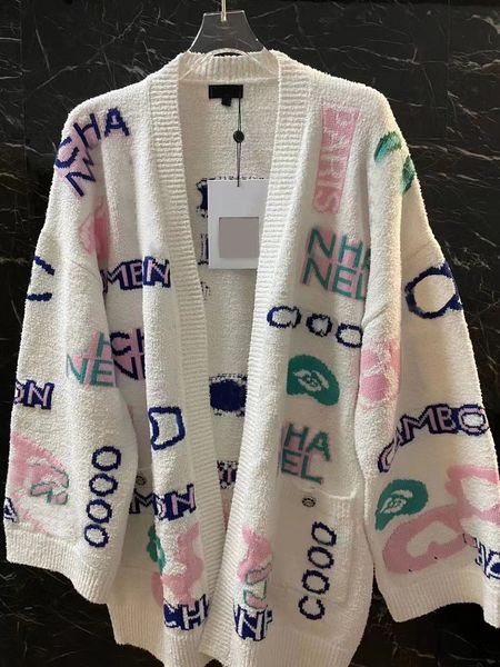 

designer fashion women's sweaters luxury brand winter contrast embroid patchwork long sleeve cardigans women design buttons pockets vin, White;black