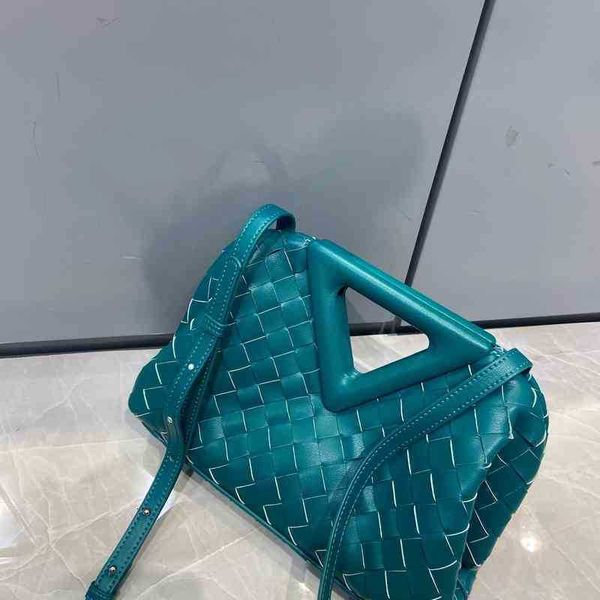 

designer fashion bottess bag venetas messenger female 2022 summer portable single shoulder inverted triangle woven cloud clipd 4gic have log