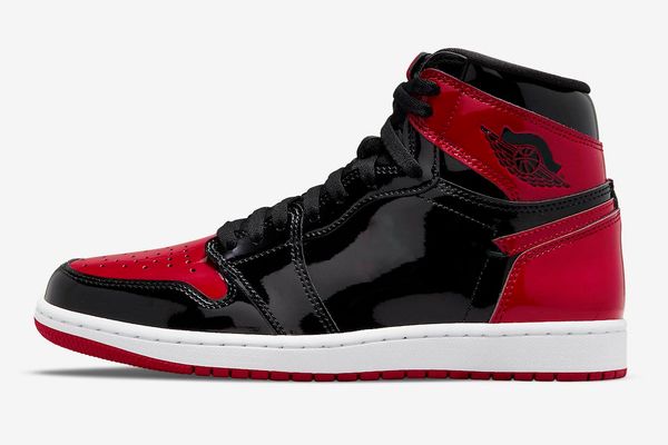 

2022 authentic 1 retro basketball shoes high og patent bred black white varsity red 1s outdoor sneakers with original box 555088-063