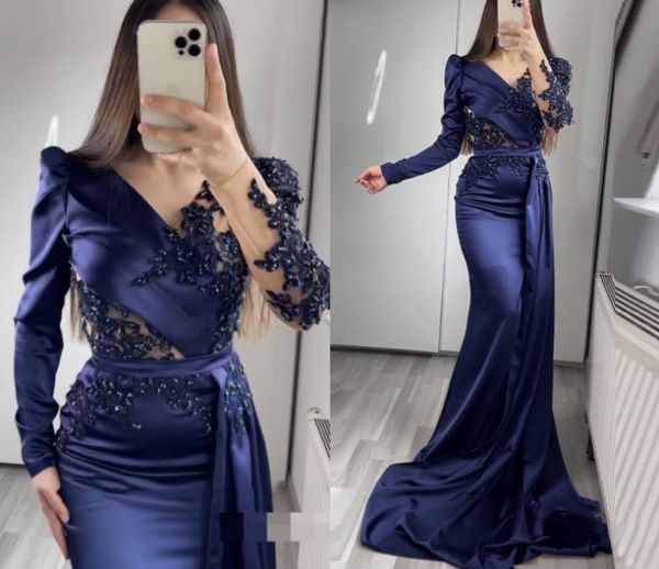 

2023 designer navy blue evening dresses long sleeves crystal beaded lace applique satin ruffles plus size v neck prom gown formal wear custo, Black;red