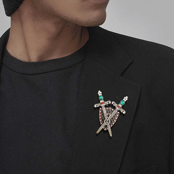 

pins brooches luxury sword shield brooch women and men big snake badge vintage jewelry gift winter coat pin l221024, Gray