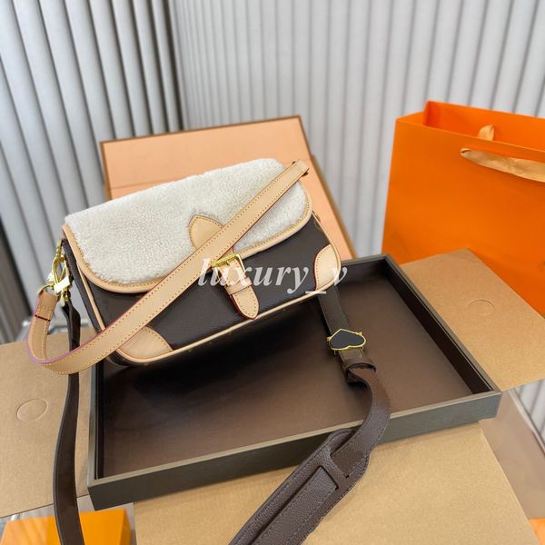 

designer wool bags women shoulder bags heart buckle fur bag fashion nurse totes classic message handbag lady comfortable wide straps