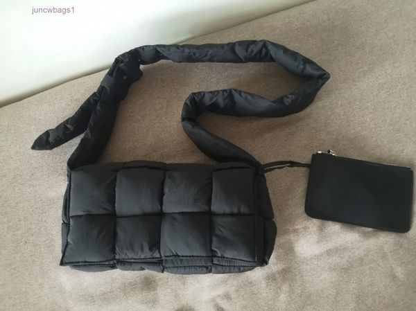 

cassette outdoor sports designer venetas bottegas bagsbags sponge woven pillow women's shoulder down and winter fashion