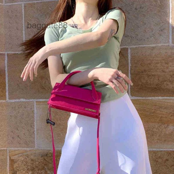 

classic lady fashion desiner handbags ladies jacquems 2022 red jacqueemus liu wen shows a small crowd flip square bag handbag diagonal cross