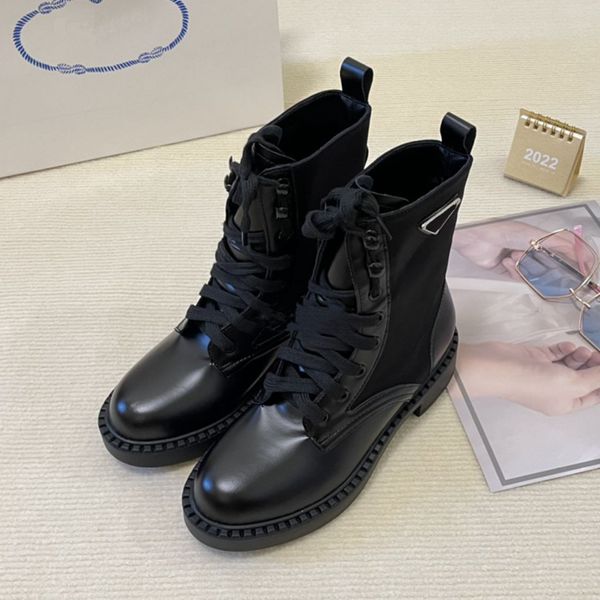 

2022 nylon boots martin boots wallet boot designer fashion brushed removable strap with pouch rubber sole leg black white zip pocket combat