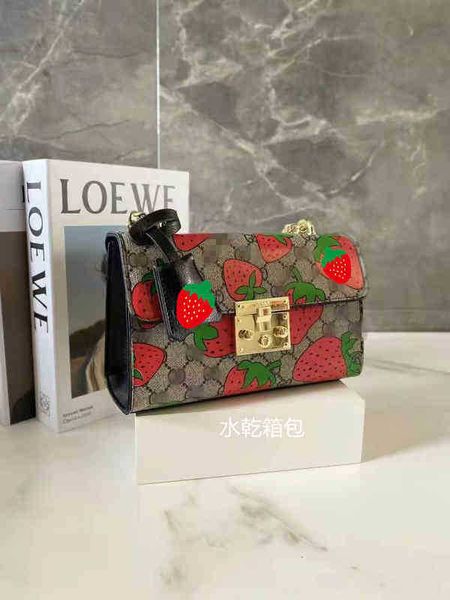 

shoulder bags version women's strawberry single hand women's lock chain9gga